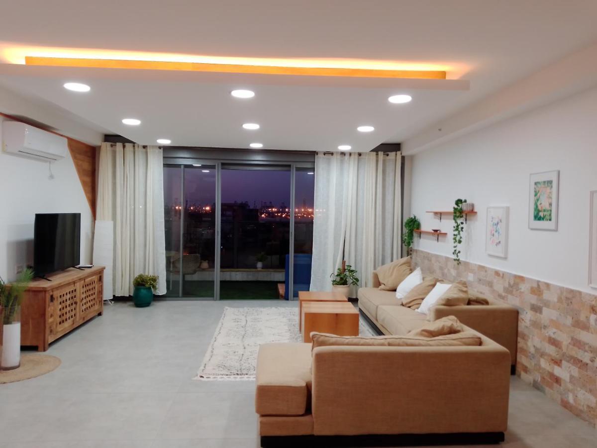 Beautiful Beach Apartment Ashdod Esterno foto